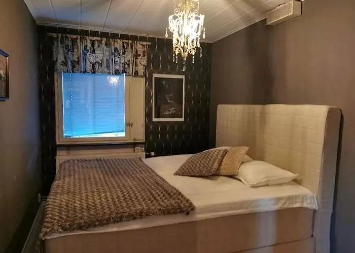 Own Private Room In A Big House!
