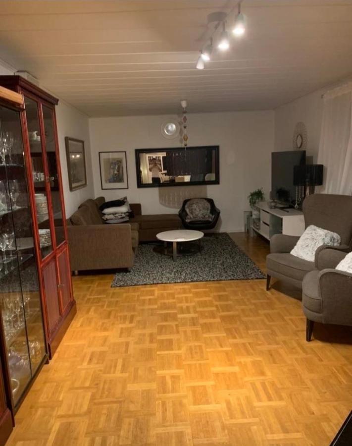 Own Private In A Big House! Privatunterkunft *